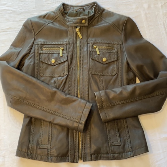 Michael Kors brown leather jacket. Perfect fit. Soft leather. Brown. Size small - Picture 4 of 10
